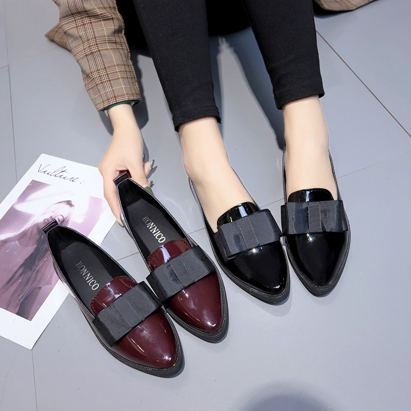 Women'S Shoes And Accessories - Zwart/wijnrood lakleer instappers met spitse neus,