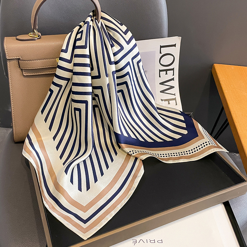 Luxe Merk Halsdoek Lente Vierk - Women Accessories Brands recensie en prijs