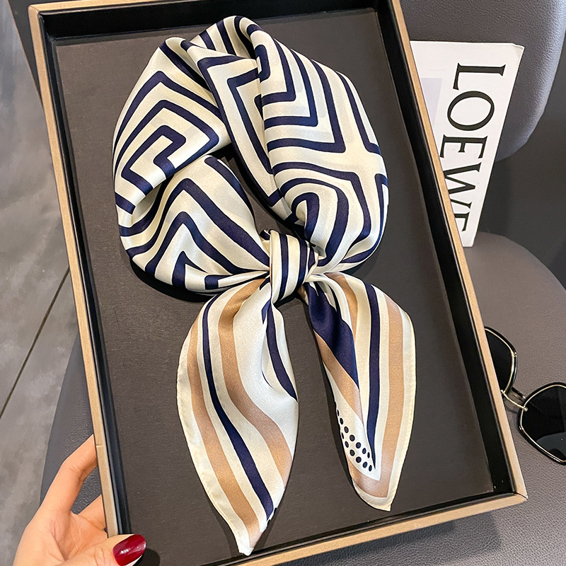 Luxe Merk Halsdoek Lente Vierk - Women Accessories Brands recensie en prijs